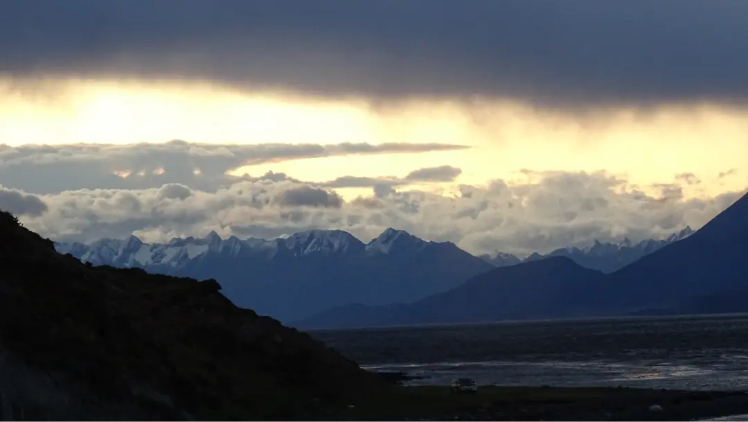 Fotografía de Canal Beagle al anochecer